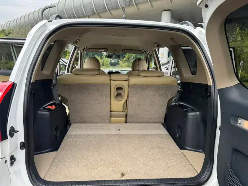 2011 RAV4 2.0L Automatic Classic Edition — миниатюра 15
