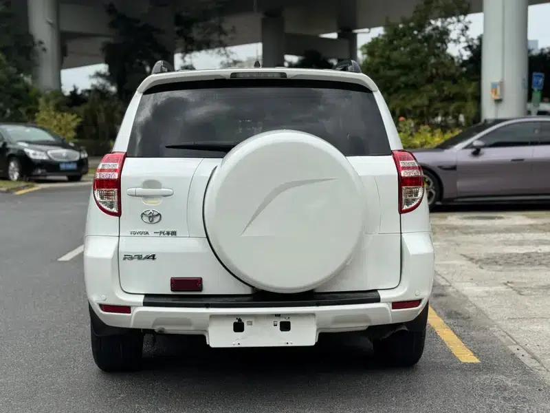 2011 RAV4 2.0L Automatic Classic Edition — миниатюра 5