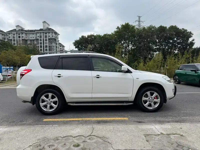 2011 RAV4 2.0L Automatic Classic Edition — миниатюра 7