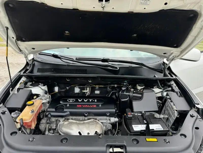 2011 RAV4 2.0L Automatic Classic Edition — миниатюра 8