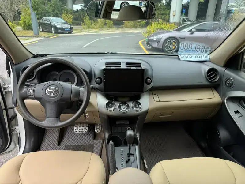 2011 RAV4 2.0L Automatic Classic Edition — миниатюра 10