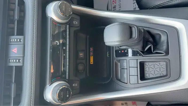 2023 RAV4 2.0L CVT 2WD Fashion Edition — миниатюра 13