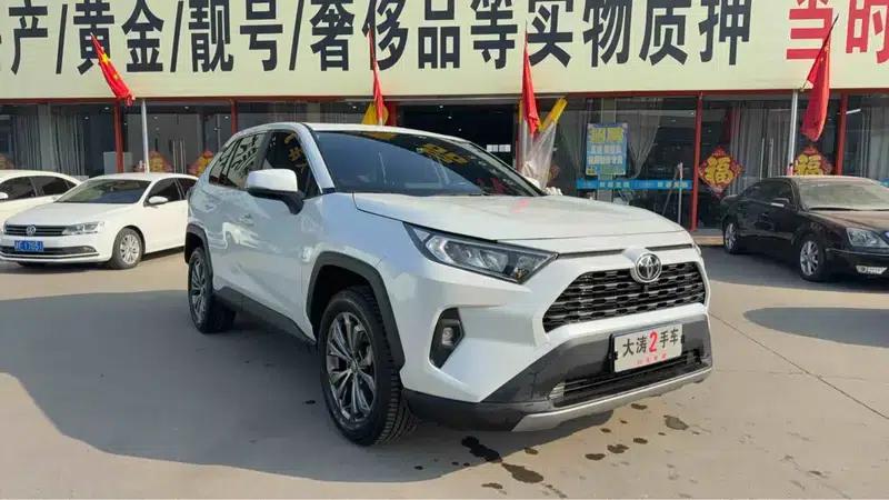 2023 RAV4 2.0L CVT 2WD Fashion Edition — миниатюра 3