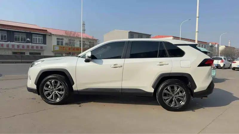 2023 RAV4 2.0L CVT 2WD Fashion Edition — миниатюра 4