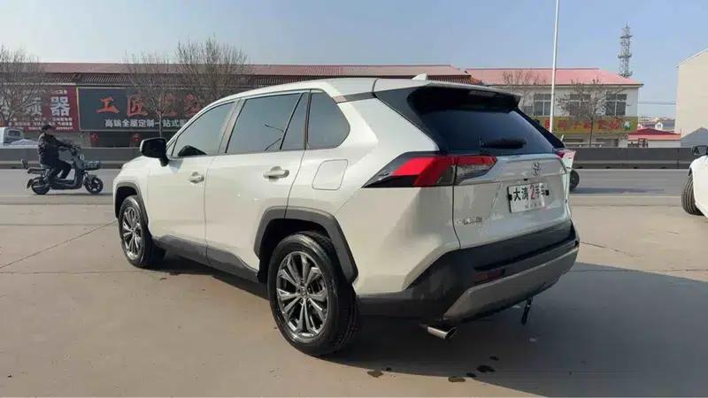2023 RAV4 2.0L CVT 2WD Fashion Edition — миниатюра 5