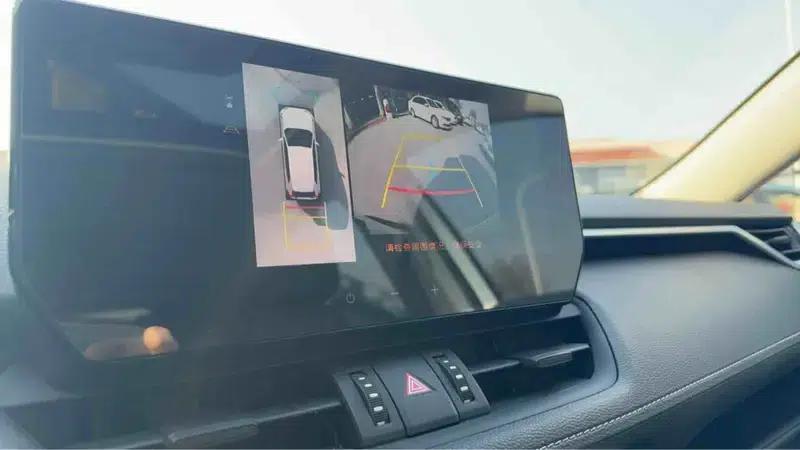 2023 RAV4 2.0L CVT 2WD Fashion Edition — миниатюра 9