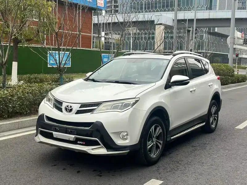 2016 RAV4 2.0L CVT 2WD Fashion Edition — миниатюра 1