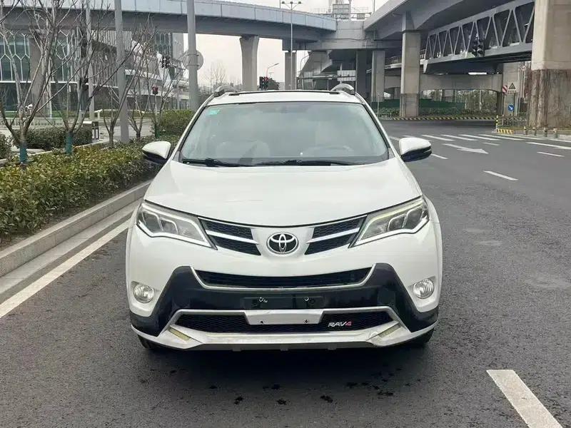 2016 RAV4 2.0L CVT 2WD Fashion Edition — миниатюра 2
