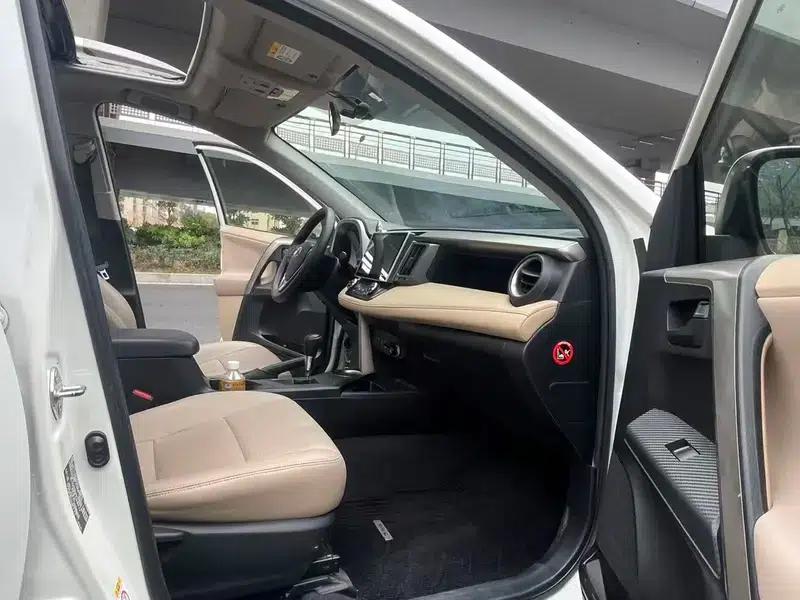 2016 RAV4 2.0L CVT 2WD Fashion Edition — миниатюра 14