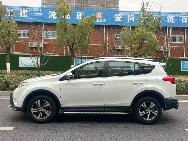 2016 RAV4 2.0L CVT 2WD Fashion Edition — миниатюра 4