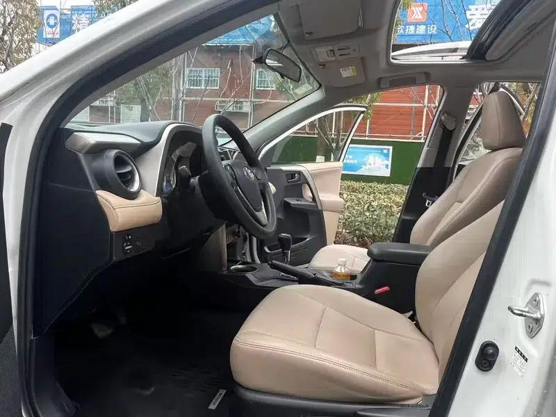 2016 RAV4 2.0L CVT 2WD Fashion Edition — миниатюра 9