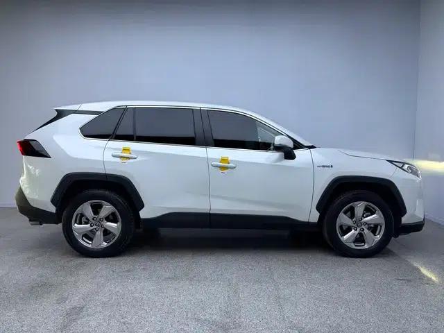 RAV4 2021 Facelift Hybrid 2.5L CVT 2WD Elite Edition — миниатюра 8