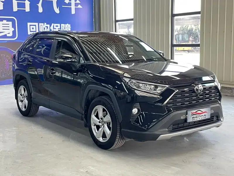 2021 RAV4 2.0L CVT 2WD Fashion Plus Edition — миниатюра 3