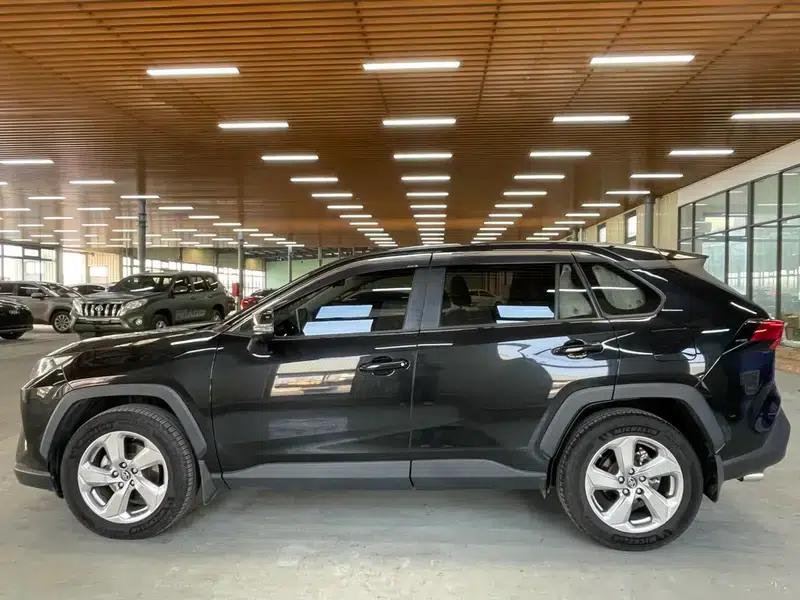 2021 RAV4 2.0L CVT 2WD Fashion Plus Edition — миниатюра 4
