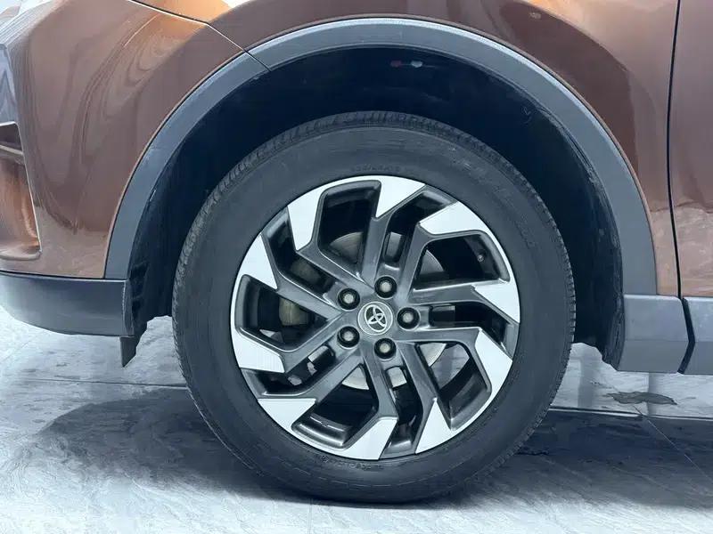 2016 RAV4 2.5L Automatic 4WD Elite Edition — миниатюра 6