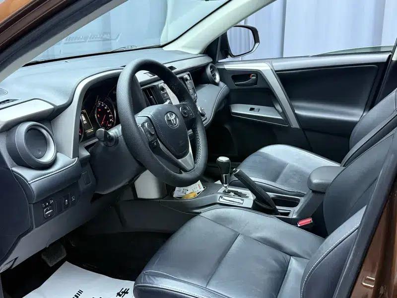 2016 RAV4 2.5L Automatic 4WD Elite Edition — миниатюра 9