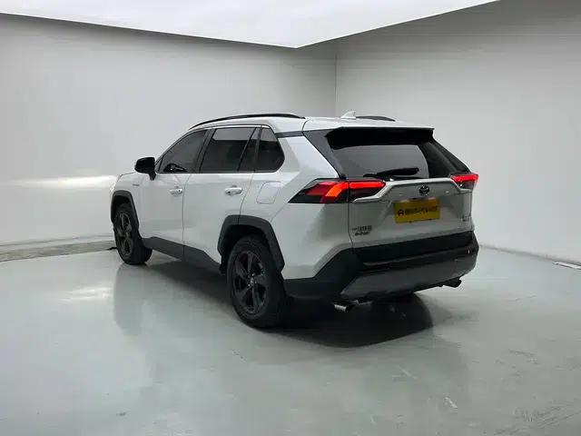 RAV4 2022 Hybrid 2.5L CVT AWD Elite PLUS Edition — миниатюра 5