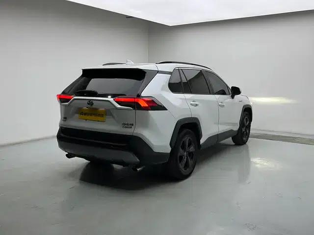 RAV4 2022 Hybrid 2.5L CVT AWD Elite PLUS Edition — миниатюра 7