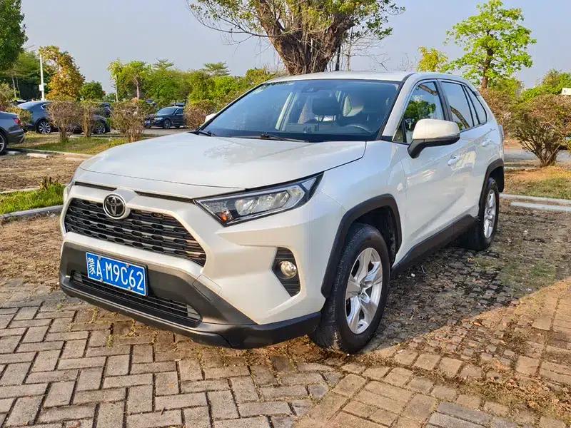 2021 Toyota RAV4 2.0L CVT 2WD Urban Edition — миниатюра 1