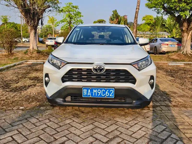 2021 Toyota RAV4 2.0L CVT 2WD Urban Edition — миниатюра 2