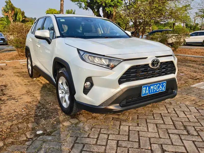2021 Toyota RAV4 2.0L CVT 2WD Urban Edition — миниатюра 3