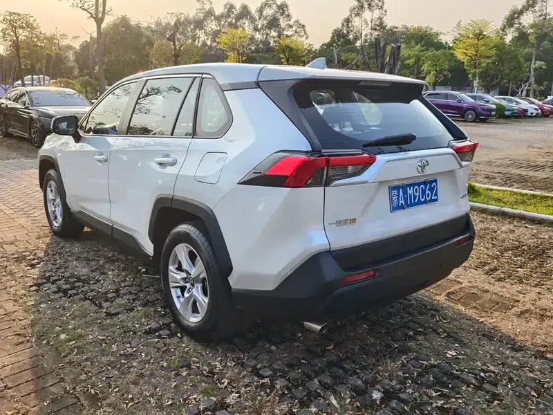 2021 Toyota RAV4 2.0L CVT 2WD Urban Edition — миниатюра 5