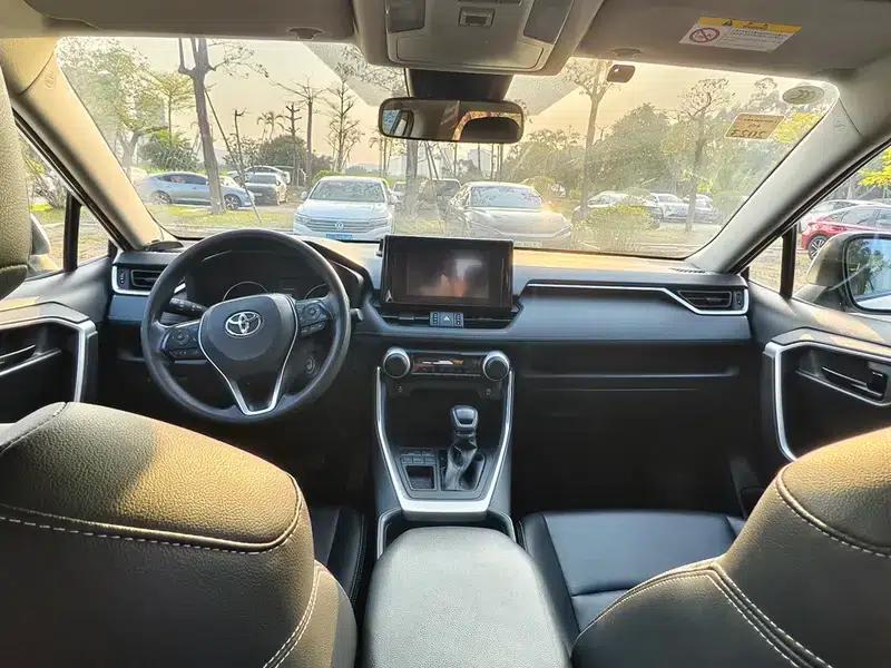 2021 Toyota RAV4 2.0L CVT 2WD Urban Edition — миниатюра 8