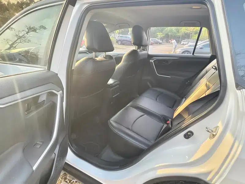2021 Toyota RAV4 2.0L CVT 2WD Urban Edition — миниатюра 10