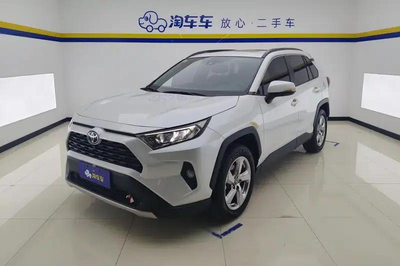 2021 RAV4 2.0L CVT 2WD Fashion Plus Edition — миниатюра 1