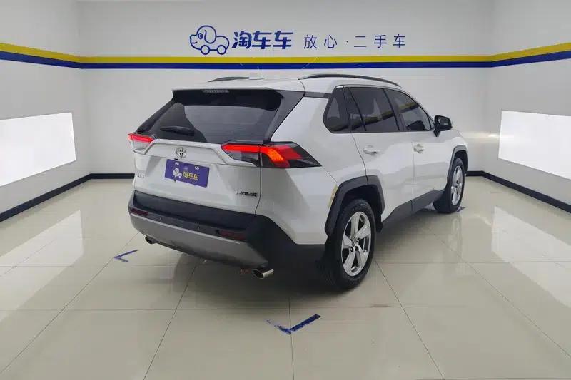 2021 RAV4 2.0L CVT 2WD Fashion Plus Edition — миниатюра 3
