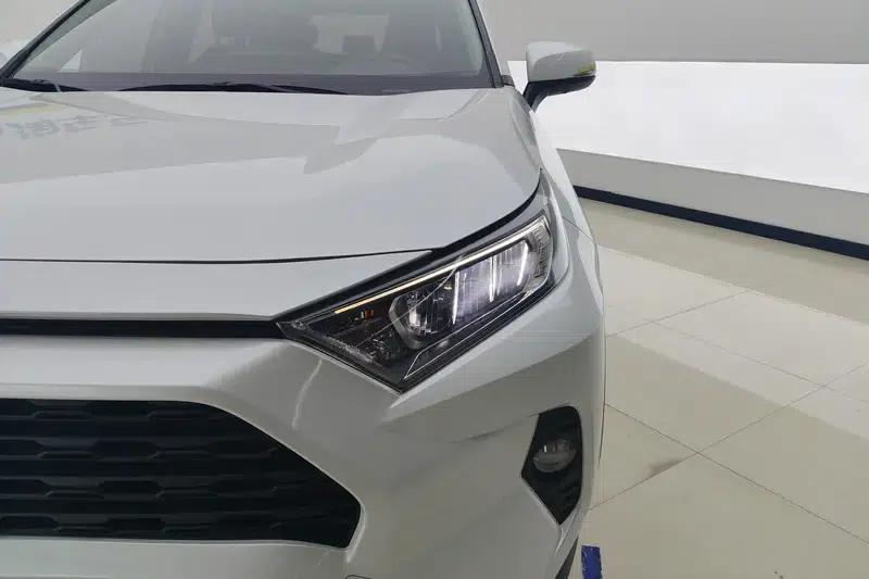 2021 RAV4 2.0L CVT 2WD Fashion Plus Edition — миниатюра 4