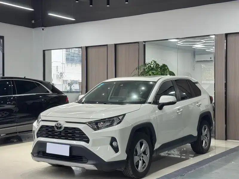 RAV4 2020 2.0L CVT 2WD Fashion Edition — миниатюра 1