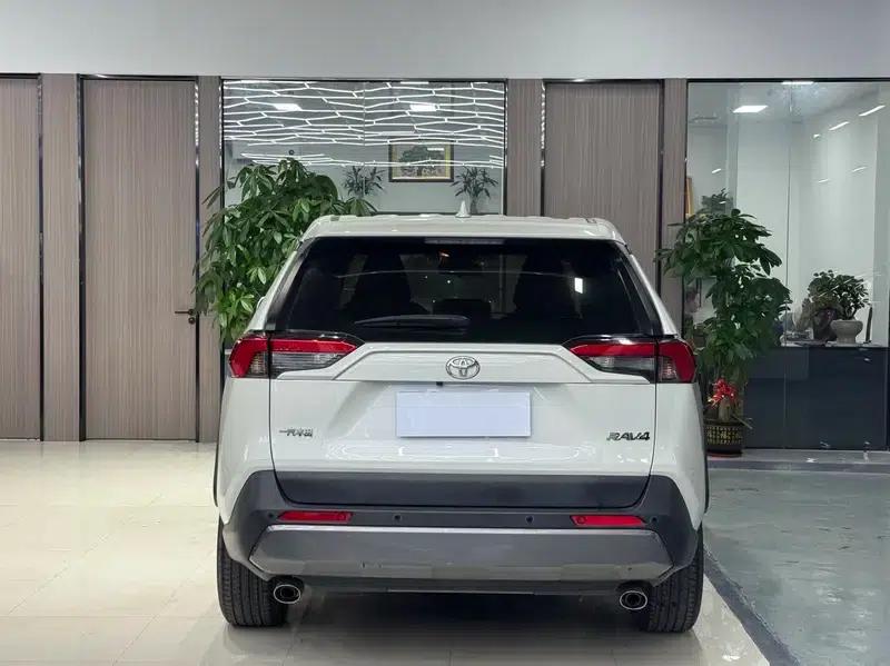RAV4 2020 2.0L CVT 2WD Fashion Edition — миниатюра 4