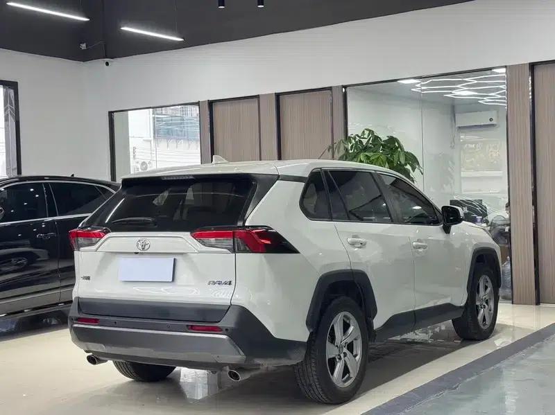 RAV4 2020 2.0L CVT 2WD Fashion Edition — миниатюра 5