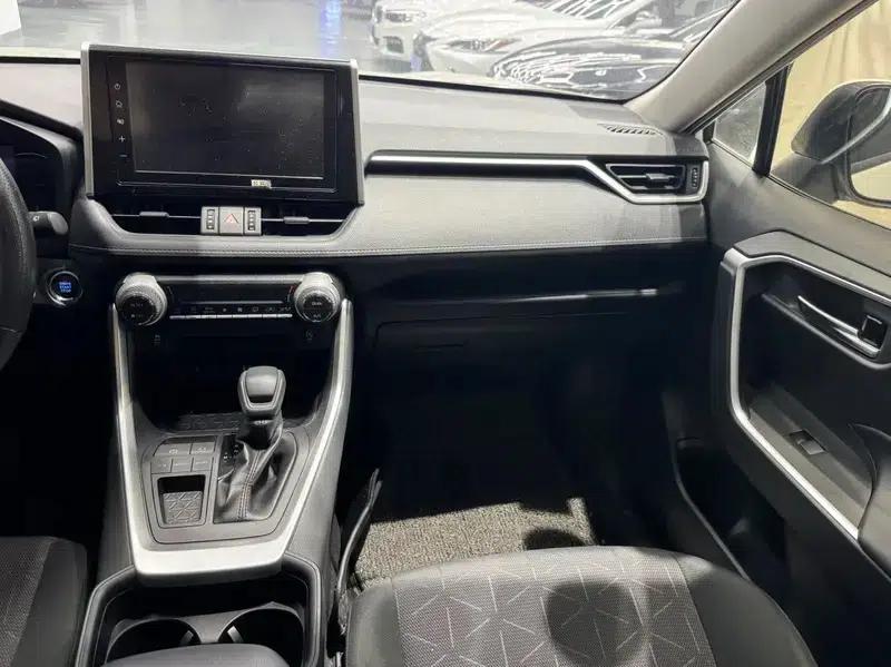 RAV4 2020 2.0L CVT 2WD Fashion Edition — миниатюра 6