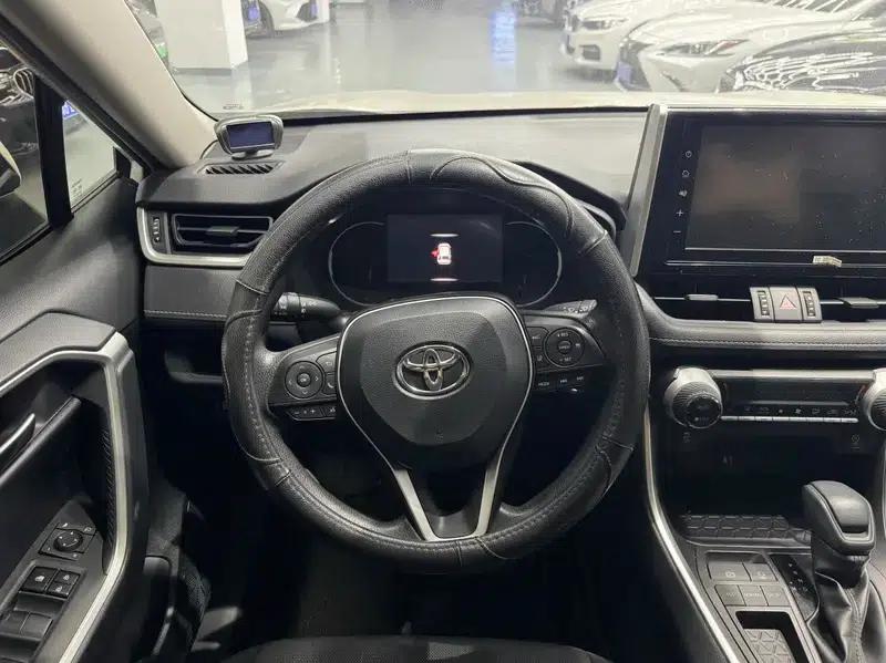 RAV4 2020 2.0L CVT 2WD Fashion Edition — миниатюра 7