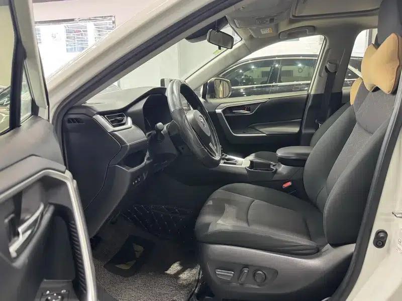 RAV4 2020 2.0L CVT 2WD Fashion Edition — миниатюра 8