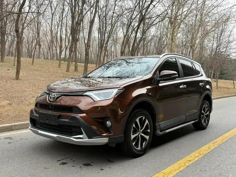 2016 RAV4 2.0L CVT 2WD Fashion Edition — миниатюра 1