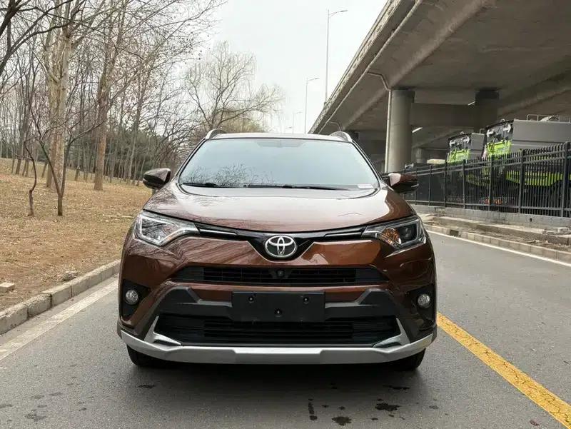 2016 RAV4 2.0L CVT 2WD Fashion Edition — миниатюра 2