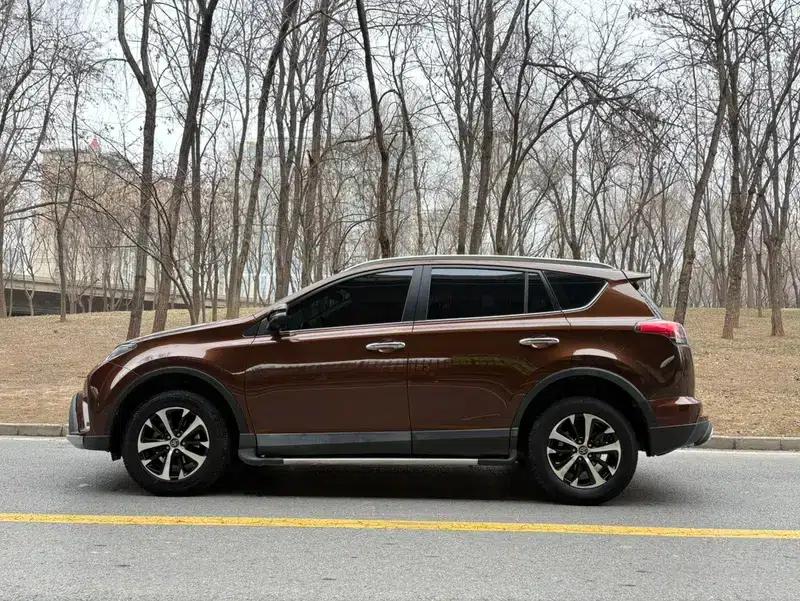 2016 RAV4 2.0L CVT 2WD Fashion Edition — миниатюра 3