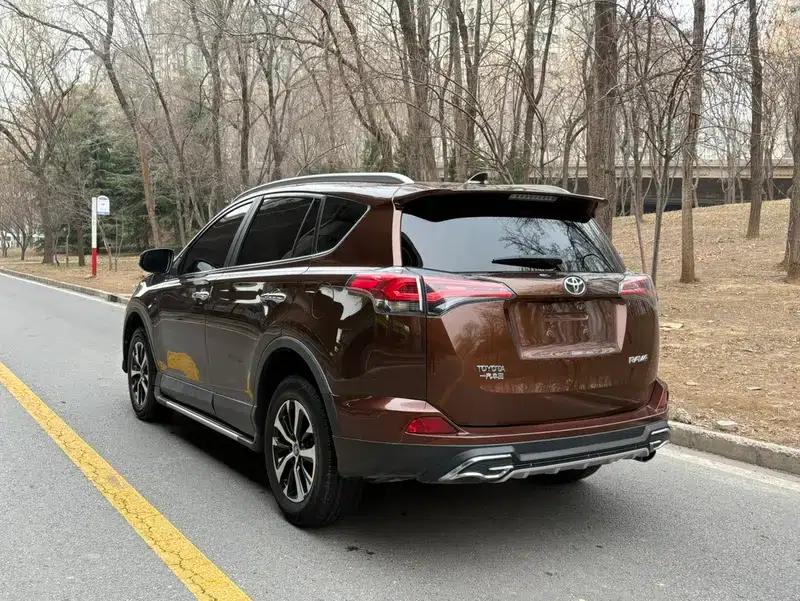 2016 RAV4 2.0L CVT 2WD Fashion Edition — миниатюра 4