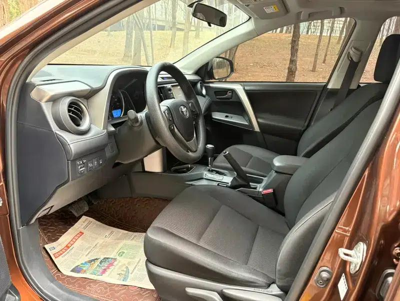 2016 RAV4 2.0L CVT 2WD Fashion Edition — миниатюра 10