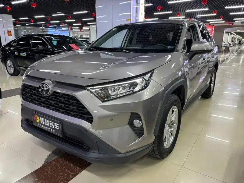 2020 RAV4 2.0L CVT 2WD Urban Edition — миниатюра 1