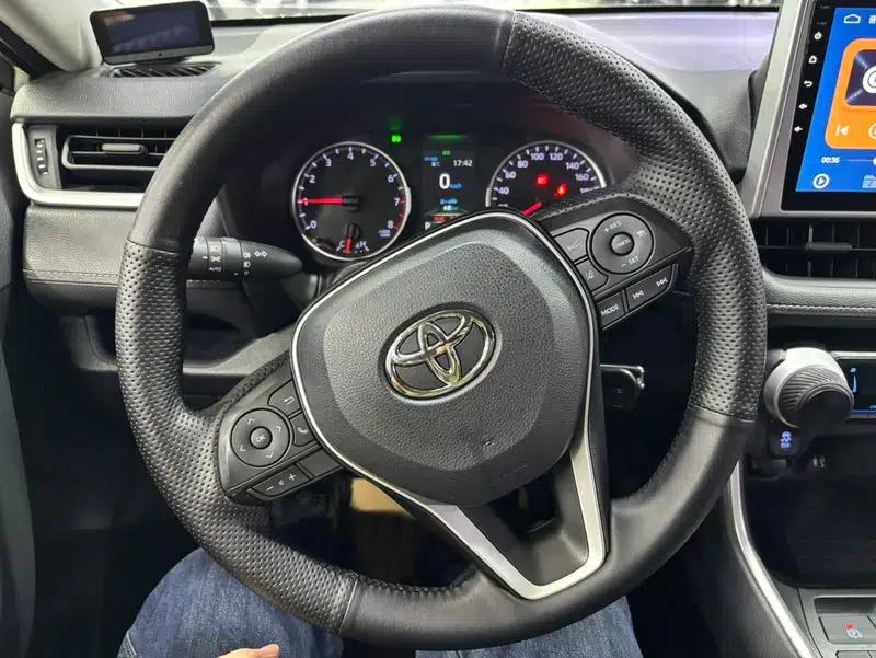 2020 RAV4 2.0L CVT 2WD Urban Edition — миниатюра 12