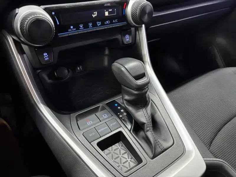2020 RAV4 2.0L CVT 2WD Urban Edition — миниатюра 13