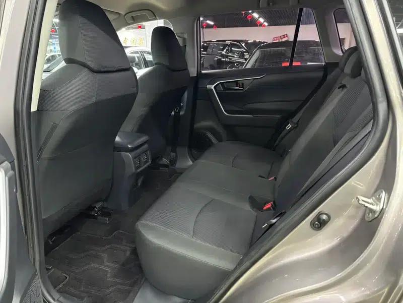 2020 RAV4 2.0L CVT 2WD Urban Edition — миниатюра 15