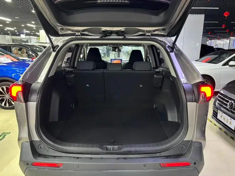 2020 RAV4 2.0L CVT 2WD Urban Edition — миниатюра 16