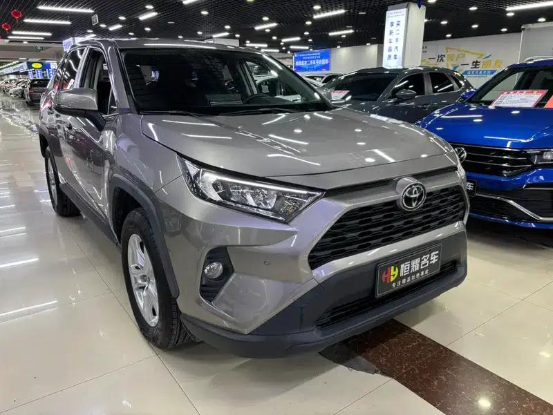 2020 RAV4 2.0L CVT 2WD Urban Edition — миниатюра 3