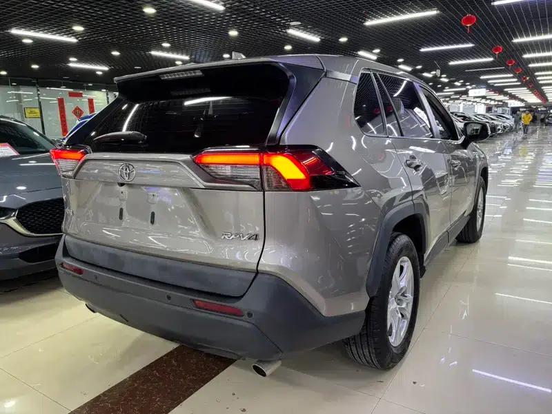 2020 RAV4 2.0L CVT 2WD Urban Edition — миниатюра 6