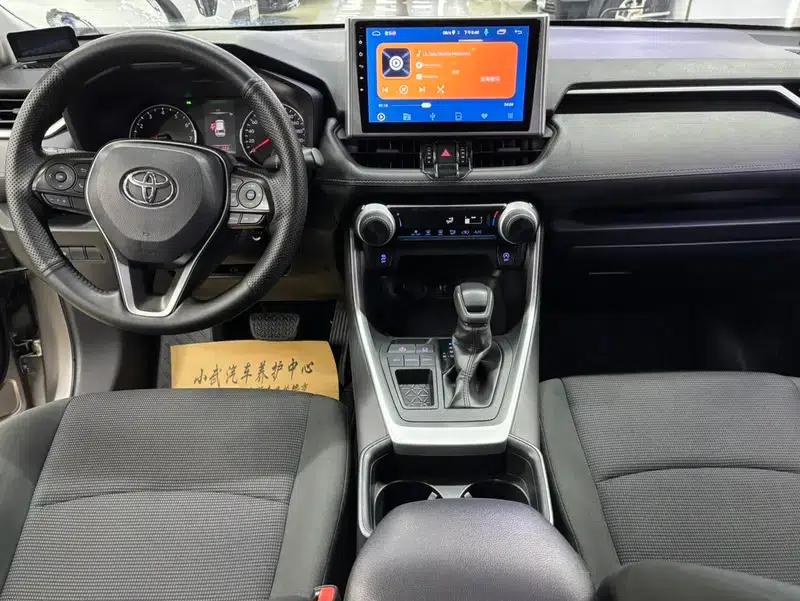 2020 RAV4 2.0L CVT 2WD Urban Edition — миниатюра 10
